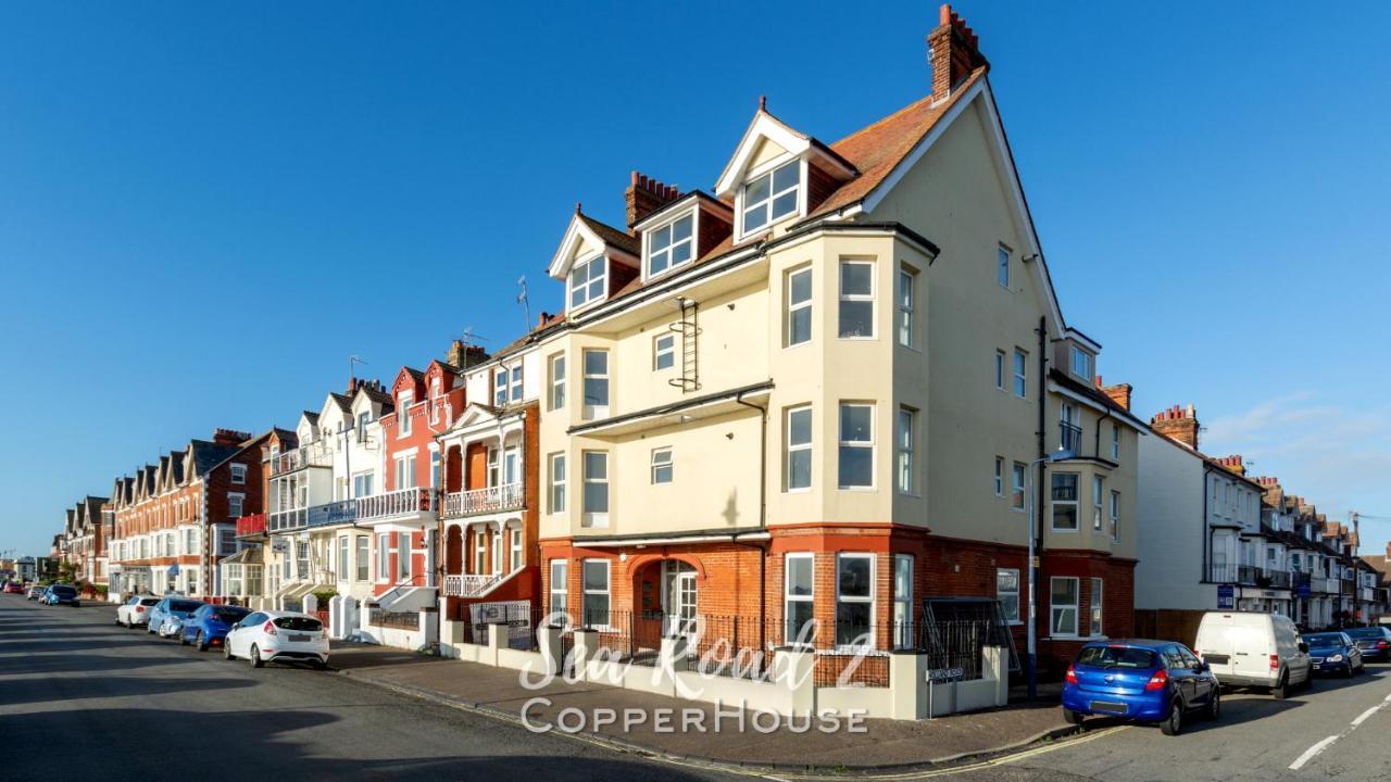 Beautiful Apartments On The Sea Front - Sea Road 2 เฟลิกซ์สโตว์ ภายนอก รูปภาพ